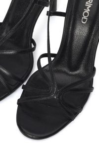 صندل زنانه چرم مشکی پاشنه‌بلند نازک دری مد