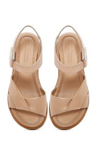 صندل زنانه چرمی بژ بندی دری مد