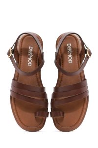 صندل زنانه چرمی قهوه‌ای انگشتی بندی مدل بدروم دری مد