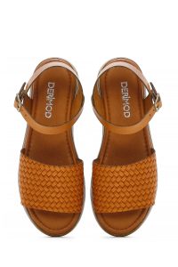 صندل زنانه چرمی قهوه‌ای با بند و زیره ضخیم دری مد