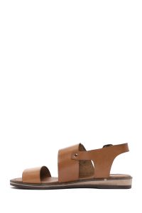 صندل زنانه چرمی قهوه‌ای روشن سگک‌دار مدل بدروم دری مد