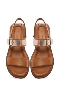 صندل زنانه چرمی قهوه‌ای روشن سگک‌دار دری مد