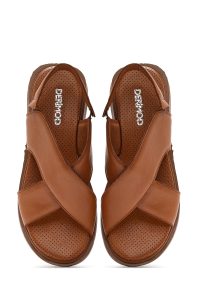 صندل زنانه چرمی قهوه‌ای روشن کشی دری مد