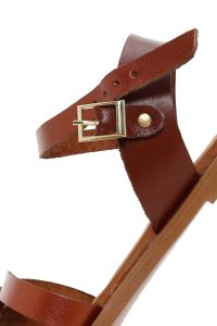 صندل زنانه چرمی قهوه‌ای مدل بدروم دری مد