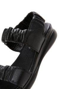 صندل زنانه چرمی مشکی راحتی دری مد