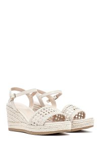 صندل زنانه کرم بافت‌دار بنددار لژدار اسپادریل دری مد