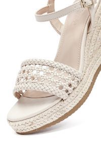 صندل زنانه کرم بافت‌دار بنددار لژدار اسپادریل دری مد