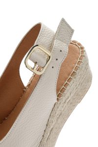 صندل زنانه کرم بنددار پاشنه لژ چرم دری مد