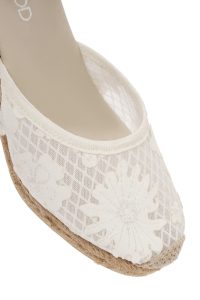 صندل زنانه کرم لژدار اسپادریل طرح‌دار بنددار دری مد