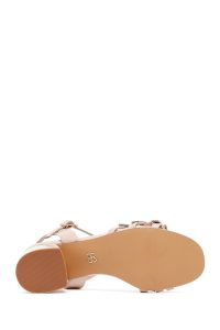 صندل زنانه کرم مچی سگک‌دار پاشنه‌بلند ضخیم دری مد