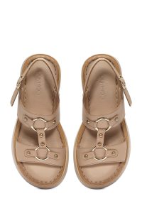 صندل زنانه کرم چرم بنددار تخت ضخیم راحتی دری مد