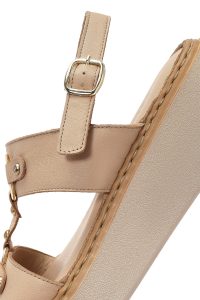 صندل زنانه کرم چرم بنددار تخت ضخیم راحتی دری مد