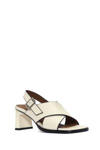 صندل زنانه کرم چرم بنددار پاشنه‌ضخیم دری مد