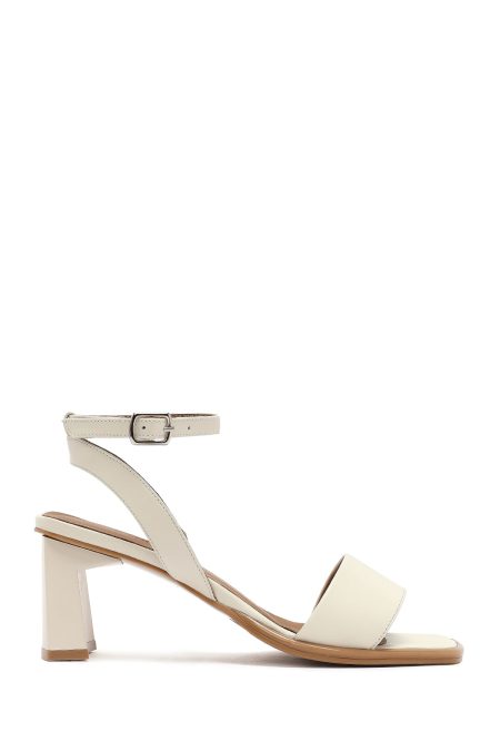 صندل زنانه کرم چرم بنددار پاشنه‌ضخیم دری مد