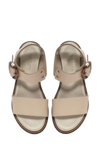 صندل زنانه کرم چرم سگک‌دار دری مد