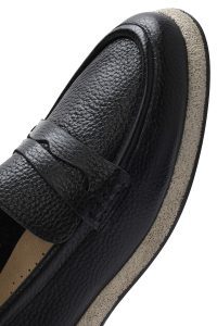 لوفر زنانه مشکی بند دار چرم دری مد