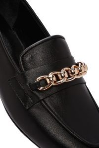 لوفر زنانه مشکی بند دار چرم دری مد