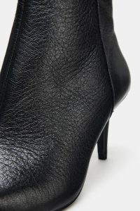 نیم بوت زنانه چرم پاشنه‌دار زارا – ZARA