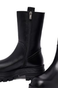 نیم بوت زنانه چرمی مشکی زیپ‌دار زیره‌ضخیم دری مد