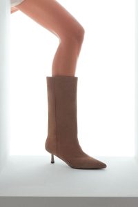 چکمه جیر زنانه بژ پاشنه نازک دری‌مد