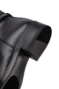 چکمه زنانه چرم مشکی اکسسوری‌دار دری مد