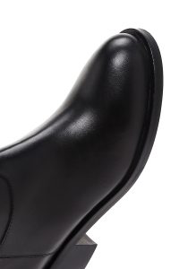 چکمه زنانه چرمی مشکی زیپ‌دار با جزئیات سگک دری مد