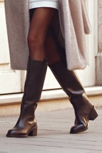 چکمه چرمی زنانه قهوه‌ای پاشنه ضخیم دری‌مد