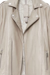 کاپشن چرمی دوچرخه‌سواری با کمربند بژ زنانه زندایا دری مد