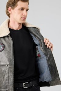 کاپشن چرمی مردانه خاکستری یقه‌دار خزدار خلبانی Hurricane دری مد