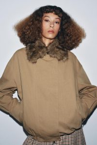 کت بامبر زنانه با یقه خز مصنوعی کالکشن ZW زارا – ZARA