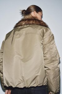 کت بامبر زنانه با یقه خز مصنوعی کالکشن ZW زارا – ZARA
