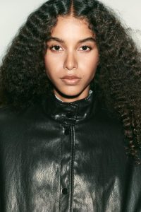 کت بامبر زنانه یقه‌بلند چرم مصنوعی زارا – ZARA