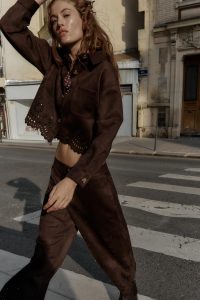 کت زنانه جیر مصنوعی با لبه برش‌دار زارا – ZARA