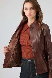 کت چرم کوتاه قهوه ای زنانه لیدیا دری مد