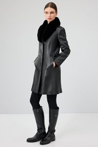 کت چرمی بلند خز مشکی زنانه کریستینا دری مد