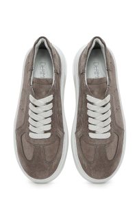 کتونی زنانه بژ با بند و زیره ضخیم چرم و جیر دری مد