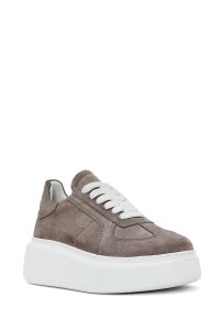 کتونی زنانه بژ با بند و زیره ضخیم چرم و جیر دری مد