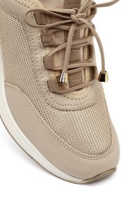 کتونی زنانه بژ بنددار لژدار دری مد