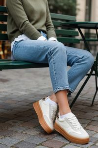 کتونی زنانه بژ بنددار لژدار دری مد