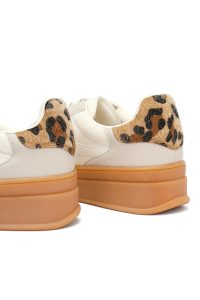 کتونی زنانه بژ بنددار لژدار دری مد