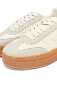 کتونی زنانه بژ بنددار لژدار دری مد