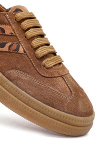 کتونی زنانه جیر قهوه‌ای بنددار دری مد