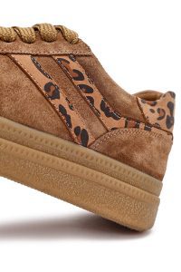 کتونی زنانه جیر قهوه‌ای بنددار دری مد