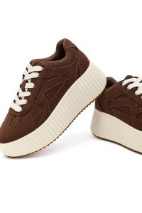 کتونی زنانه جیر قهوه‌ای بنددار لژدار دری مد