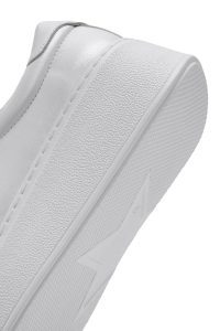 کتونی زنانه سفید با بند و زیپ کناری و زیره ضخیم چرم دری مد