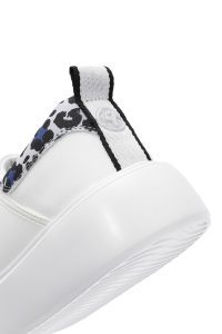 کتونی زنانه سفید بنددار با جزئیات پلنگی ACBC x Derimod