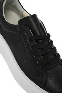 کتونی زنانه سیاه با بند چرم دری مد