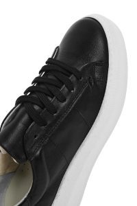 کتونی زنانه سیاه با بند چرم دری مد