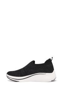 کتونی زنانه سیاه چرم با زیره ضخیم پارچه ای دری مد