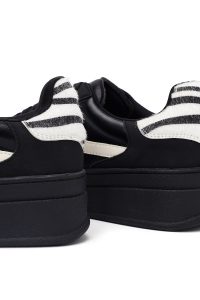 کتونی زنانه مشکی بنددار لژدار دری مد